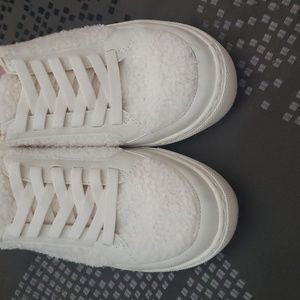 Dr. Scholls women's mule Sherpa sneakers.